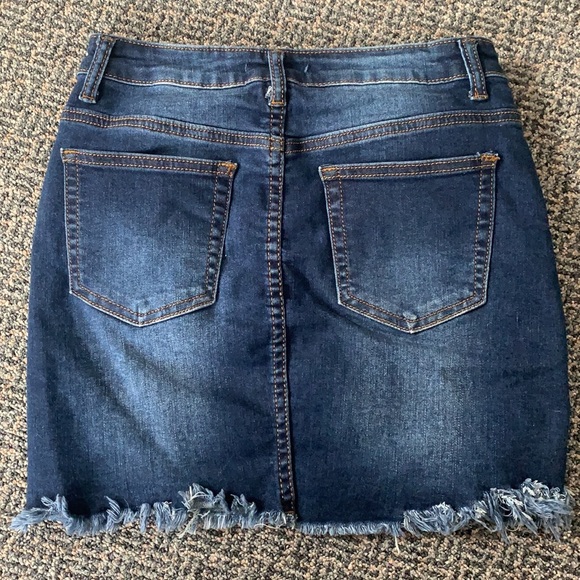 Fashion Nova distressed skirt - Picture 2 of 2